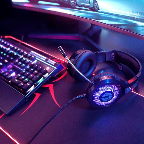 HEADPHONE USB  Y LUCES LED CON MICRÓFONO