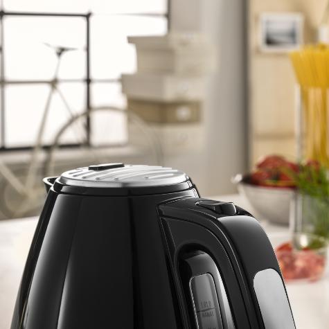 HERVIDOR DELONGHI ACTIVE LINE -  NEGRO
